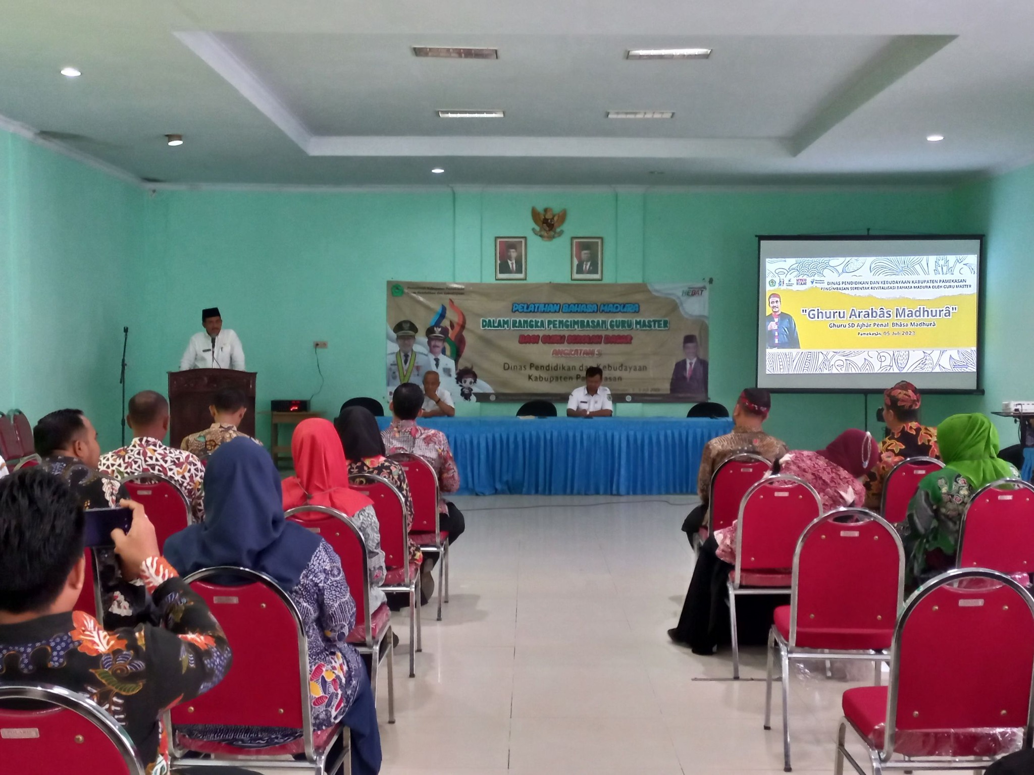 Pelatihan Bahasa Madura dalam Rangka Pengimbasan Guru Master bagi Guru Sekolah Dasar di Kabupaten Pamekasan